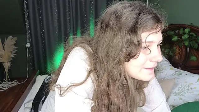 Snapshot of Charlotte_wow chatting on 12/04/25, 08:28 Charlotte wow online show from 12/04/25, 08:28