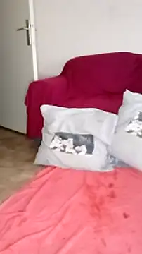 Snapshot of cricrimodele chatting on 12/15/24, 09:13 cricrimodele online show from 12/15/24, 09:13