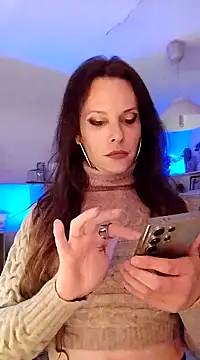 Snapshot of Luna_Kitanna chatting on 01/19/25, 12:06 Luna Kitanna online show from 01/19/25, 12:06