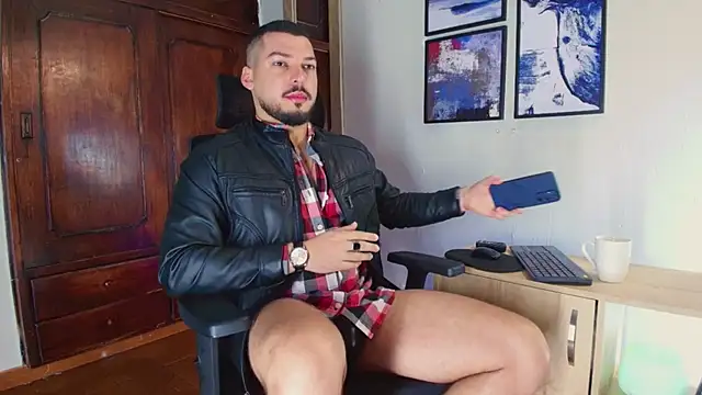 Snapshot of HenryBenso chatting on 11/13/25, 10:14 HenryBenso online show from 11/13/25, 10:14