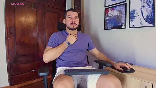 Snapshot of HenryBenso chatting on 11/28/25, 07:27 HenryBenso online show from 11/28/25, 07:27