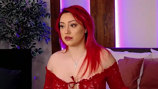 Snapshot of EmyHilton chatting on 03/08/25, 05:59 EmyHilton online show from 03/08/25, 05:59