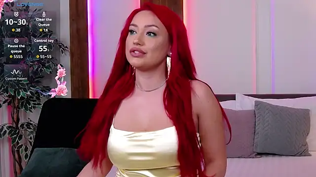 Snapshot of EmyHilton chatting on 10/13/25, 05:29 EmyHilton online show from 10/13/25, 05:29