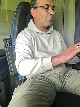 Snapshot of dzhakar chatting on 04/01/26, 10:27 dzhakar online show from 04/01/26, 10:27