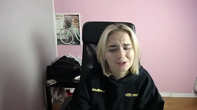 Snapshot of viktoria_lovely chatting on 03/10/26, 03:17 viktoria lovely online show from 03/10/26, 03:17