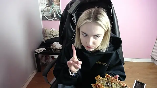 Snapshot of viktoria_lovely chatting on 03/26/26, 08:53 viktoria lovely online show from 03/26/26, 08:53