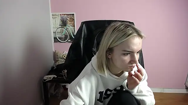 Snapshot of viktoria_lovely chatting on 03/27/26, 08:26 viktoria lovely online show from 03/27/26, 08:26