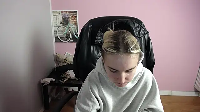 Snapshot of viktoria_lovely chatting on 04/02/26, 07:17 viktoria lovely online show from 04/02/26, 07:17