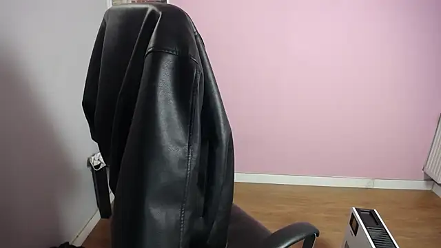 Snapshot of viktoria_lovely chatting on 04/20/26, 08:17 viktoria lovely online show from 04/20/26, 08:17