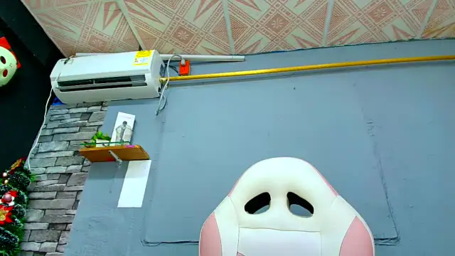 makena18 online show from 01/13/25, 03:47