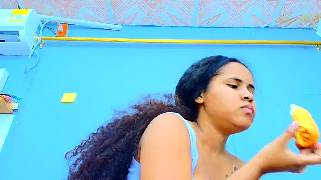 makena18 online show from 02/15/25, 12:54