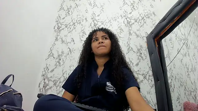 makena18 online show from 10/19/25, 01:45