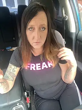 Snapshot of xloritax chatting on 09/24/25, 01:36 xloritax online show from 09/24/25, 01:36