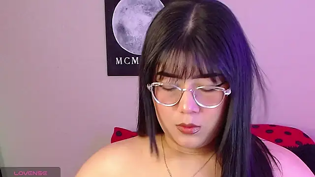 Snapshot of AlexaKimm chatting on 04/13/26, 01:27 AlexaKimm online show from 04/13/26, 01:27