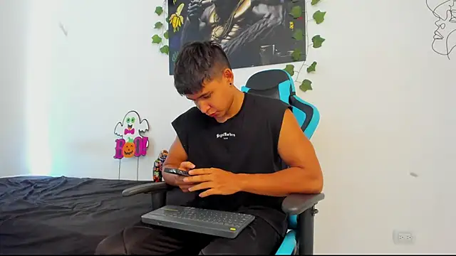 Snapshot of Bray_Kevin chatting on 01/23/25, 03:54 Bray Kevin online show from 01/23/25, 03:54