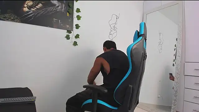 Snapshot of Bray_Kevin chatting on 03/05/25, 04:24 Bray Kevin online show from 03/05/25, 04:24