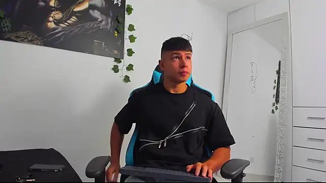 Snapshot of Bray_Kevin chatting on 03/08/25, 12:22 Bray Kevin online show from 03/08/25, 12:22