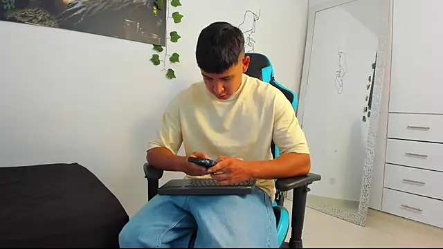 Snapshot of Bray_Kevin chatting on 03/09/25, 03:05 Bray Kevin online show from 03/09/25, 03:05