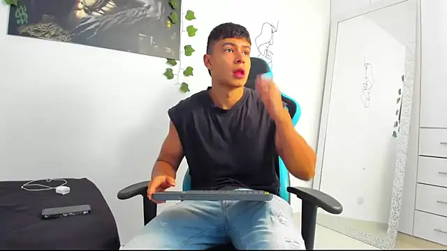 Snapshot of Bray_Kevin chatting on 03/15/25, 04:43 Bray Kevin online show from 03/15/25, 04:43