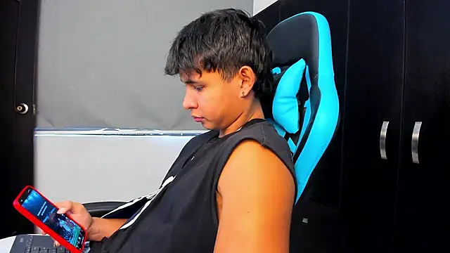 Snapshot of Bray_Kevin chatting on 10/15/25, 06:19 Bray Kevin online show from 10/15/25, 06:19