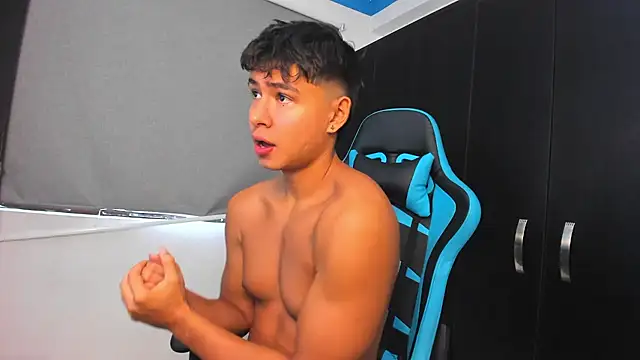 Snapshot of Bray_Kevin chatting on 10/22/25, 05:02 Bray Kevin online show from 10/22/25, 05:02