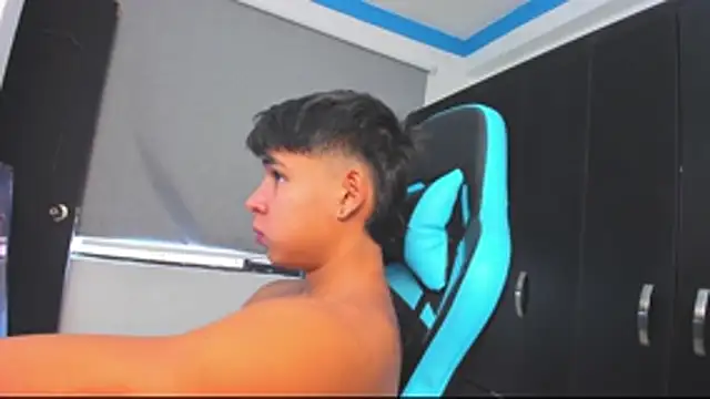 Snapshot of Bray_Kevin chatting on 10/29/25, 06:09 Bray Kevin online show from 10/29/25, 06:09