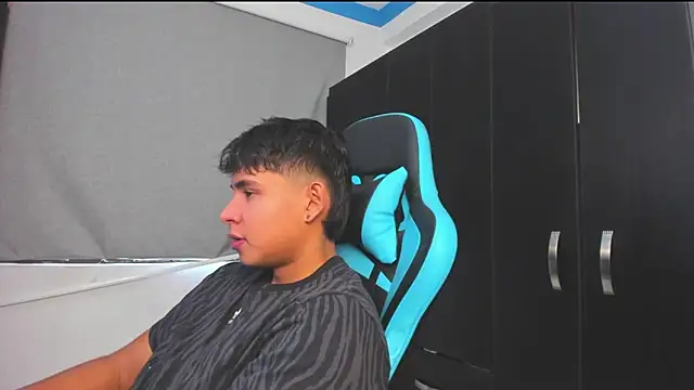 Snapshot of Bray_Kevin chatting on 10/30/25, 06:08 Bray Kevin online show from 10/30/25, 06:08