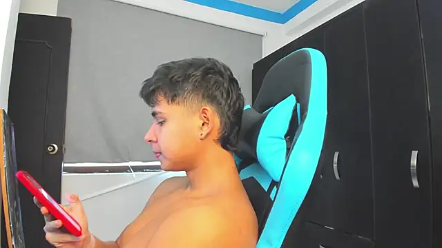 Snapshot of Bray_Kevin chatting on 11/05/25, 05:57 Bray Kevin online show from 11/05/25, 05:57