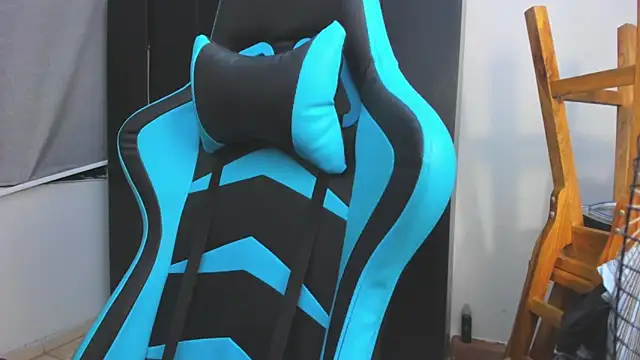 Snapshot of Bray_Kevin chatting on 11/23/25, 03:28 Bray Kevin online show from 11/23/25, 03:28