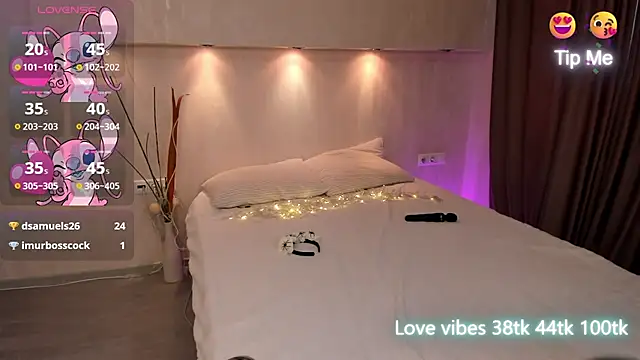 Snapshot of Tracy-Taylor chatting on 03/06/25, 03:35 Tracy-Taylor online show from 03/06/25, 03:35