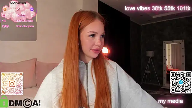 Snapshot of Tracy-Taylor chatting on 11/17/25, 09:04 Tracy-Taylor online show from 11/17/25, 09:04