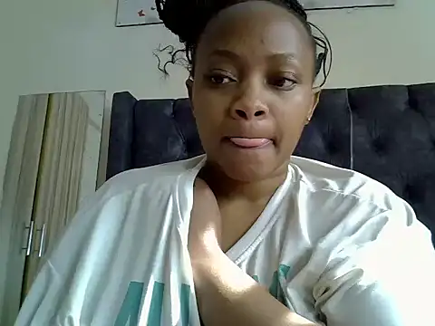 Snapshot of Brown_sexy chatting on 11/16/25, 06:19 Brown sexy online show from 11/16/25, 06:19