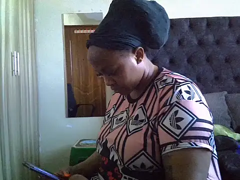 Snapshot of Brown_sexy chatting on 03/27/26, 01:22 Brown sexy online show from 03/27/26, 01:22