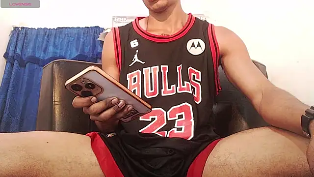 Snapshot of Ryan_coopper chatting on 02/23/25, 03:02 Ryan coopper online show from 02/23/25, 03:02