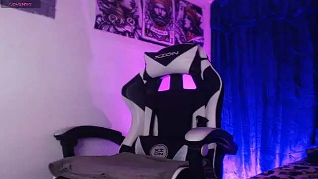 Snapshot of Ryan_coopper chatting on 10/15/25, 02:55 Ryan coopper online show from 10/15/25, 02:55