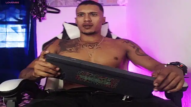 Snapshot of Ryan_coopper chatting on 11/06/25, 10:32 Ryan coopper online show from 11/06/25, 10:32