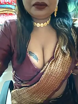 Snapshot of YR-SHIVANI chatting on 12/23/25, 05:38 YR-SHIVANI online show from 12/23/25, 05:38