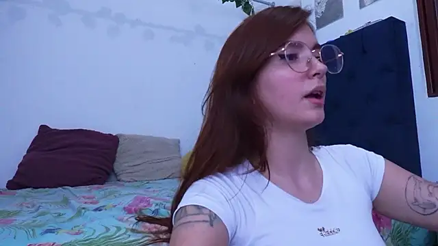 Snapshot of AliciaBasch chatting on 03/12/26, 01:45 AliciaBasch online show from 03/12/26, 01:45