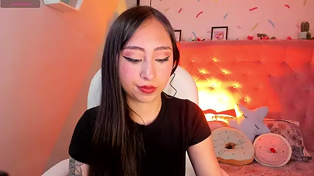 Snapshot of _cloe_martinez chatting on 01/31/25, 10:10 cloe martinez online show from 01/31/25, 10:10