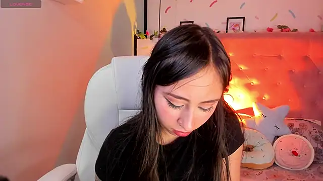 Snapshot of _cloe_martinez chatting on 02/01/25, 02:16 cloe martinez online show from 02/01/25, 02:16