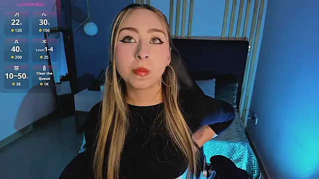 Snapshot of _cloe_martinez chatting on 03/03/26, 09:15 cloe martinez online show from 03/03/26, 09:15