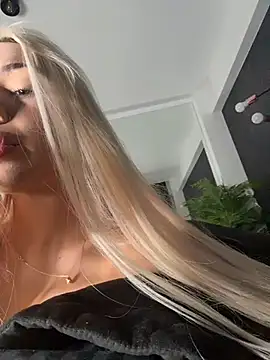 Snapshot of violettabunny03 chatting on 02/12/26, 04:07 violettabunny03 online show from 02/12/26, 04:07