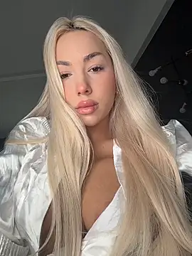 Snapshot of violettabunny03 chatting on 02/13/26, 03:35 violettabunny03 online show from 02/13/26, 03:35