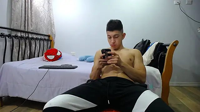 Snapshot of Iam_yourbabyprincess_XD chatting on 02/20/25, 05:33 Iam yourbabyprincess XD online show from 02/20/25, 05:33