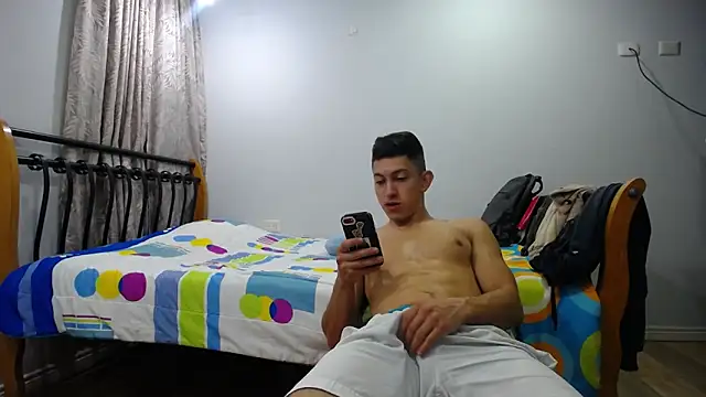 Snapshot of Iam_yourbabyprincess_XD chatting on 03/04/25, 05:00 Iam yourbabyprincess XD online show from 03/04/25, 05:00