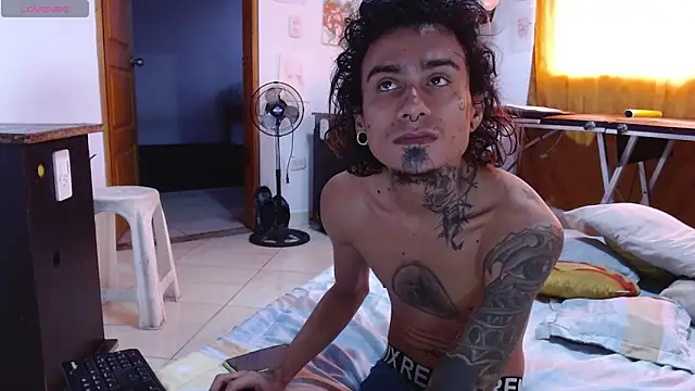 Snapshot of Tiffany_prettygirl chatting on 02/13/25, 03:24 Tiffany prettygirl online show from 02/13/25, 03:24