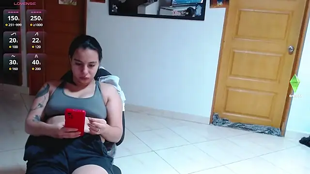 Snapshot of Tiffany_prettygirl chatting on 11/08/25, 02:45 Tiffany prettygirl online show from 11/08/25, 02:45