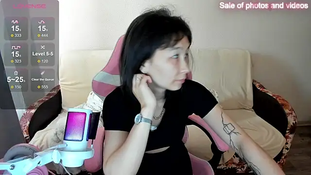 SaraXray online show from 09/21/25, 03:30