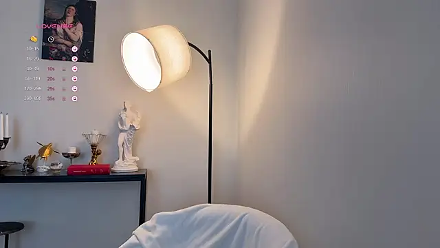 Snapshot of Monika_Taylor17 chatting on 03/25/26, 06:19 Monika Taylor17 online show from 03/25/26, 06:19