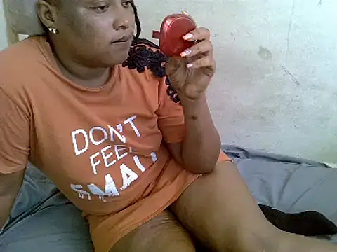 Snapshot of Crystal__Gee chatting on 02/13/25, 08:27 Crystal  Gee online show from 02/13/25, 08:27